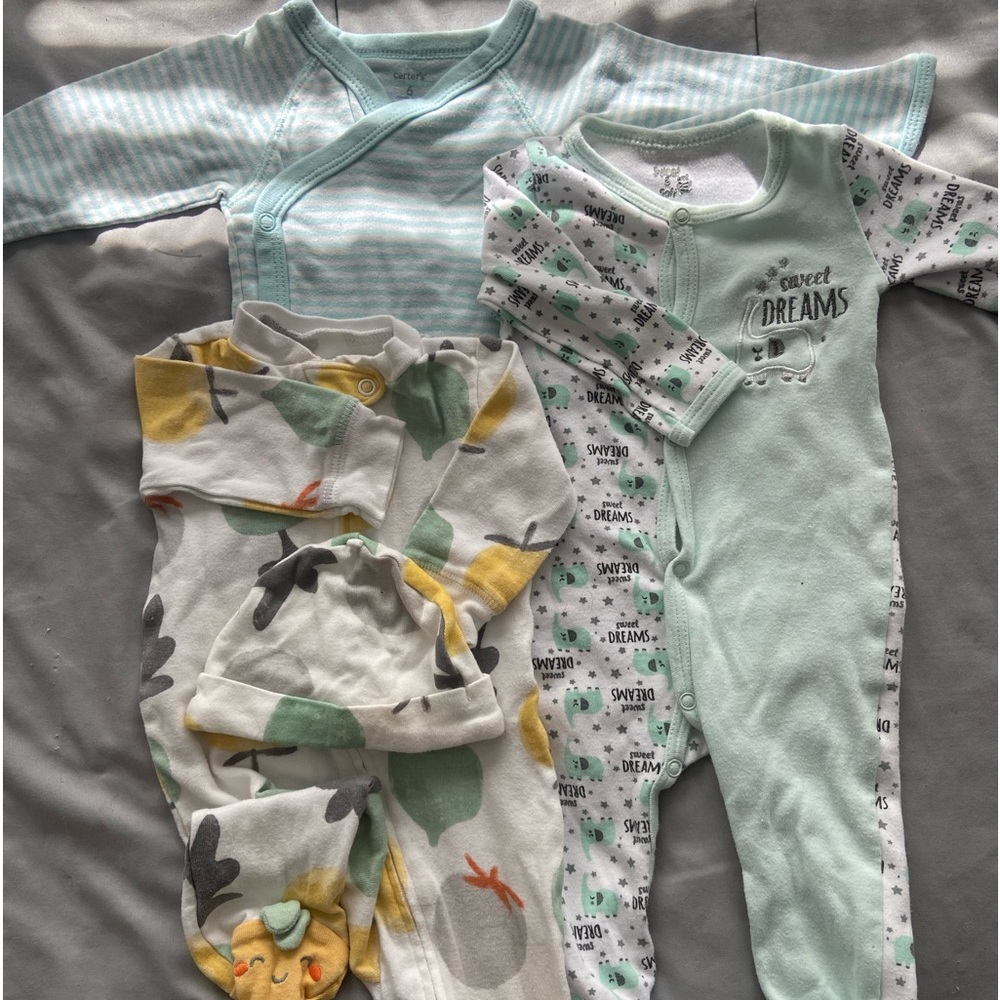 Baby onesies set